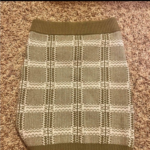 Lulus Green Plaid 2 piece set - Picture 3 of 3